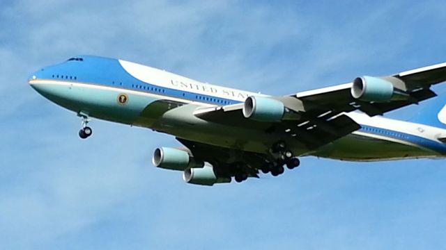 N28000 — - Pdx 5/7/15 Airforce One of two 