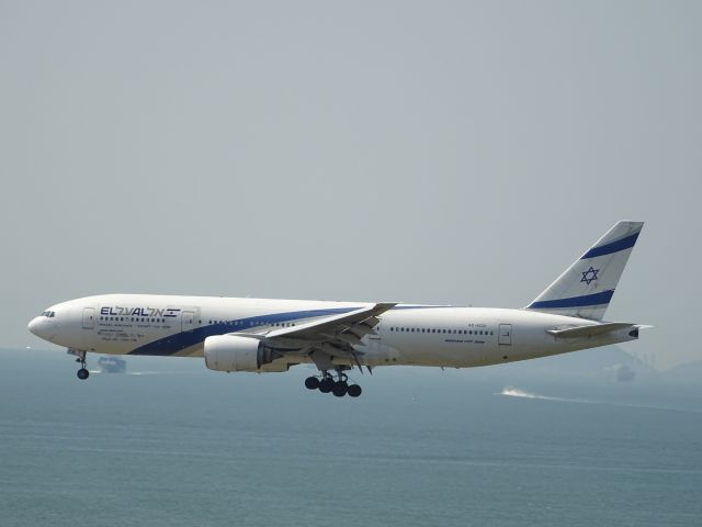 Boeing 777-200 (4X-ECB)