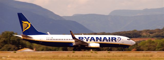 Boeing 737-800 (EI-EFI) - approaching V1