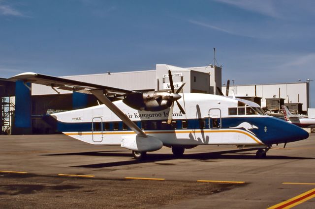 VH-HUS — - AIR KANGAROO ISLAND - SKYPORT SHORT 330 - REG : VH-HUS (CN SH3056) - ADELAIDE INTERNATIONAL AIRPORT SA. AUSTRALIA - YPAD (12/11/1995)