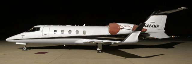 Learjet 60 (N424MW)