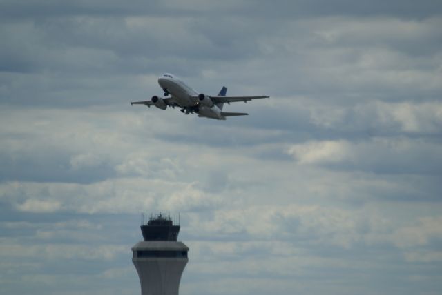 Airbus A319 (N811UA)