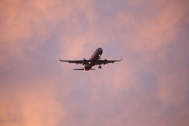 Airbus A321 (N121AN)