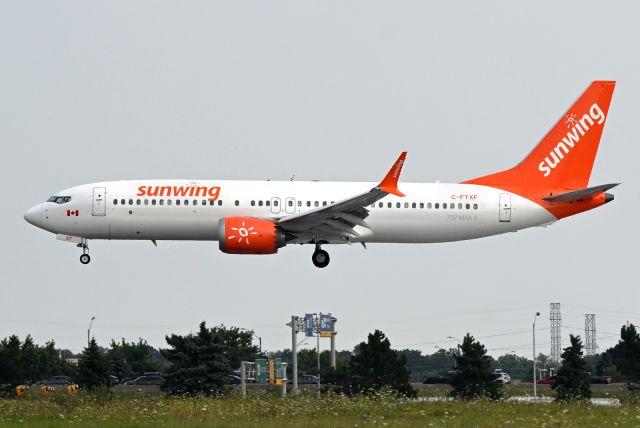 Boeing 737 MAX 8 (C-FTXF)