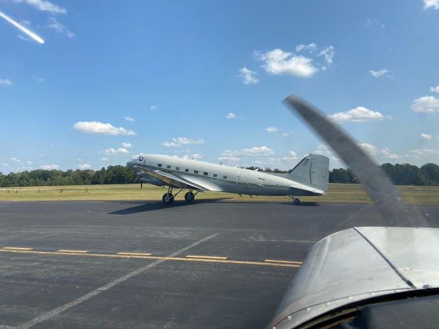 Douglas DC-3 (N272ZZ)