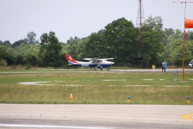 Cessna Skylane (N1432E)