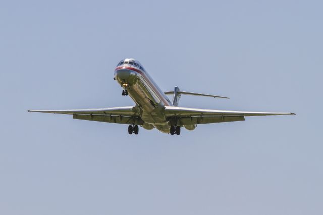 McDonnell Douglas MD-80 —