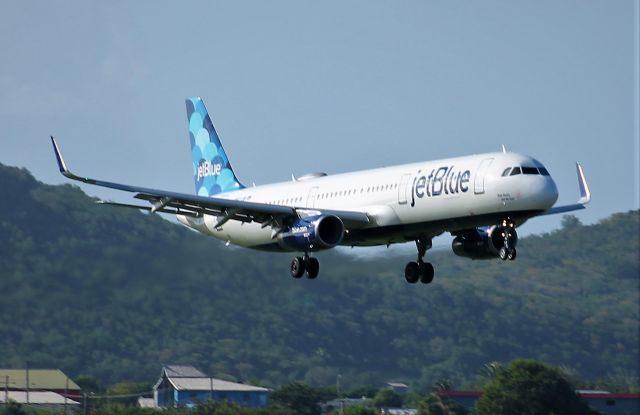 Airbus A321 (N907JB)