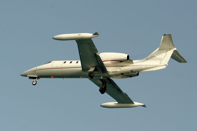 Learjet 35 (N568PA) - N568PA landing at St Maarten TNCM.