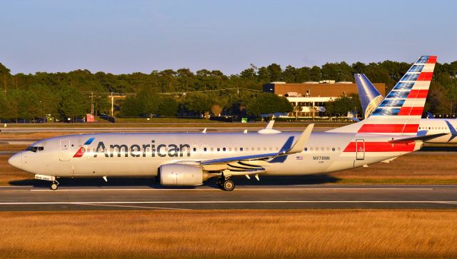 Boeing 737-800 (N978NN)