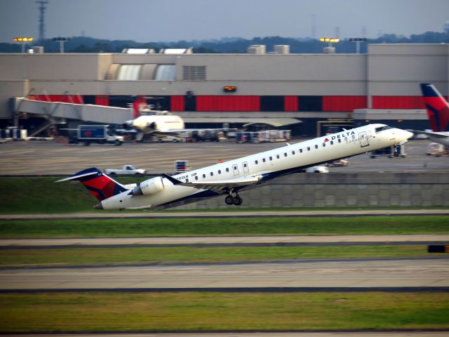 Canadair Regional Jet CRJ-900 (N602LR)