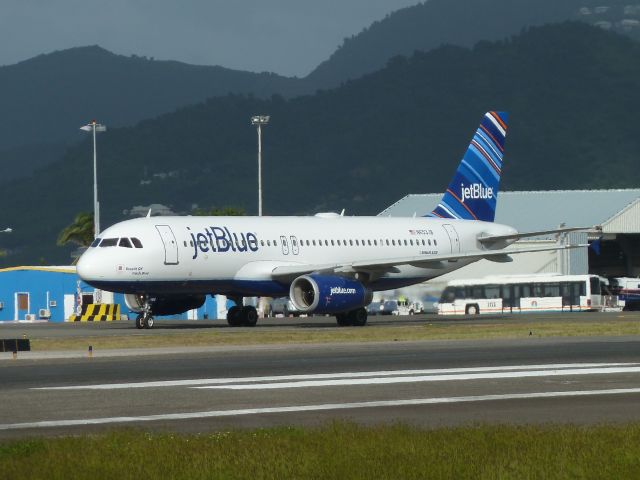 Airbus A320 (N653JB)