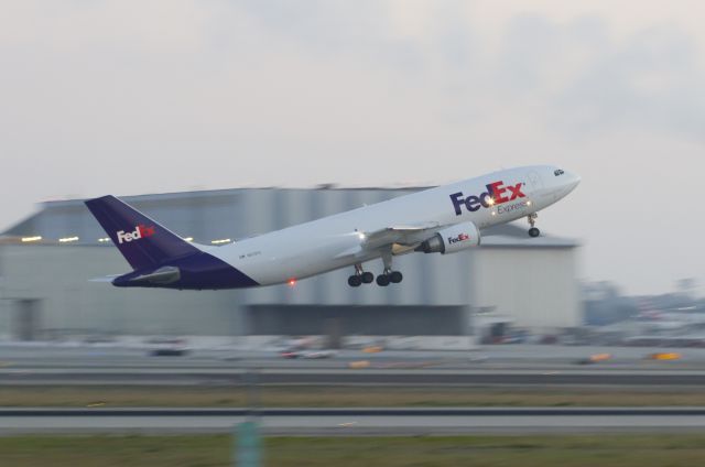 Airbus A300F4-600 (N672FE)