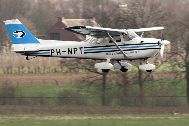 Cessna Skyhawk (PH-NPT) - AIR SERVICE LIMBURG AT MAA