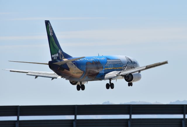 BOEING 737-400 (N705AS)