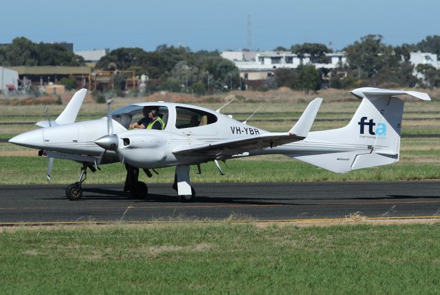 Diamond Twin Star (VH-YBR)
