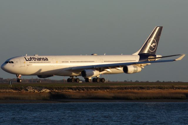 Airbus A340-300 (D-AIFD)