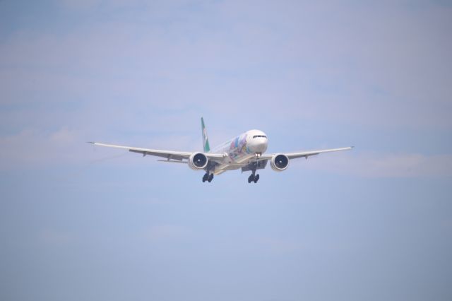 BOEING 777-300ER (B-16722)