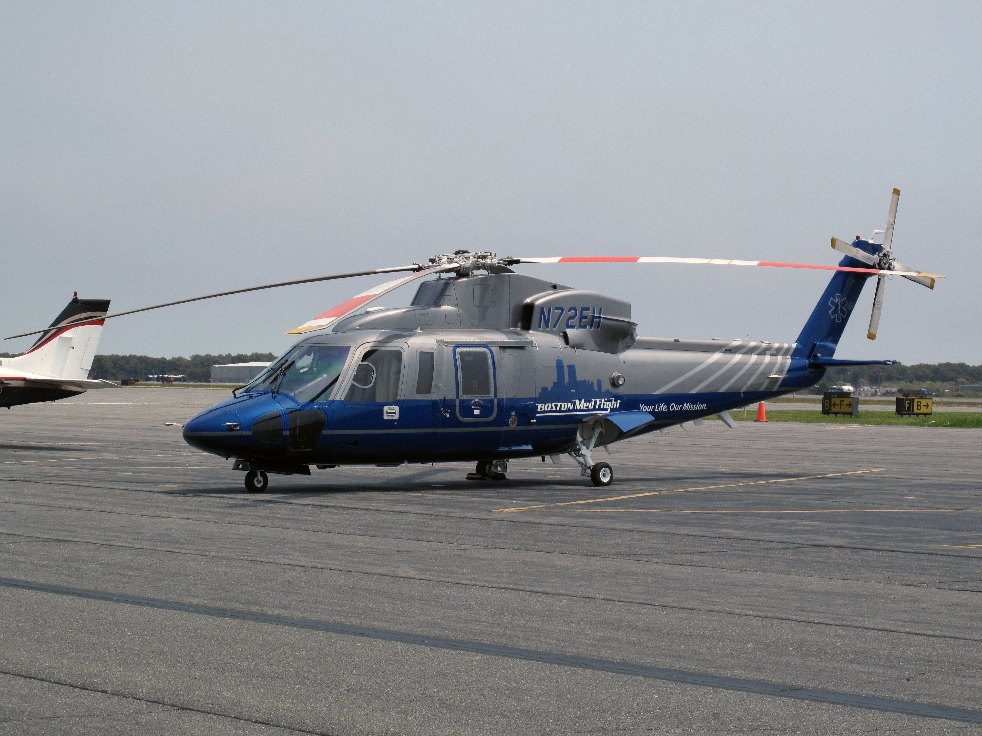 Sikorsky S-76 (N72EH)