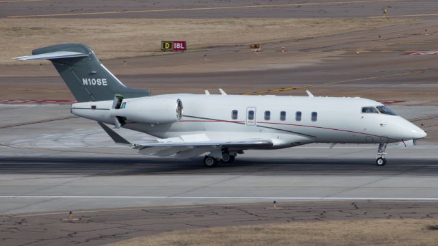 Bombardier Challenger 300 (N10SE)