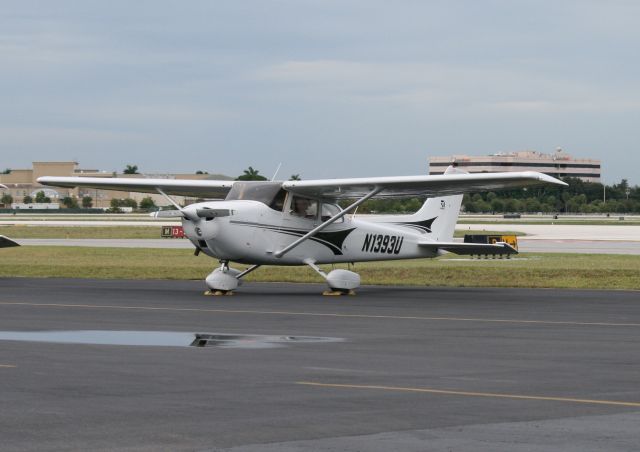 Cessna Skyhawk (N1393U)