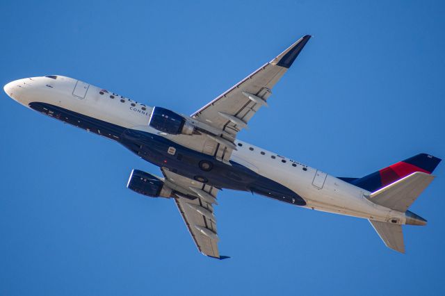 Embraer 175 (N267SY) - SKW3501 - RNO to LAX - 19 Dec, 2020