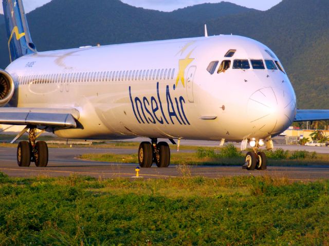 McDonnell Douglas MD-82 (PJ-MDE)