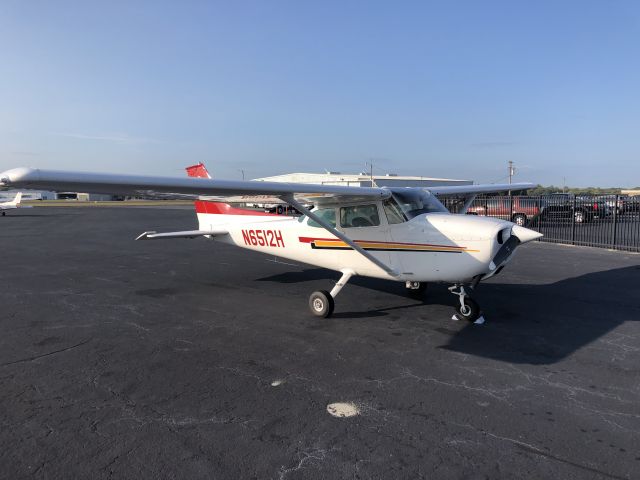 Cessna Skyhawk (N6512H)