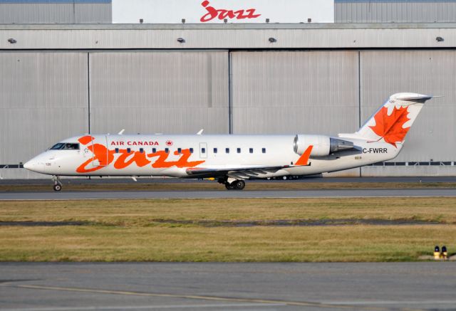 Canadair Regional Jet CRJ-100 (C-FWRR)