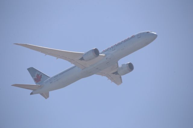 Boeing 787-9 Dreamliner (C-FKSV)