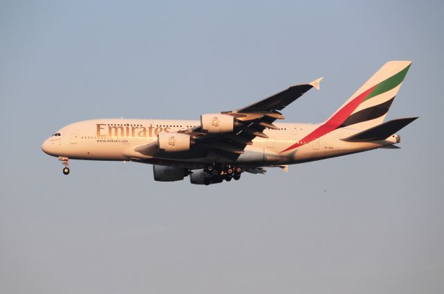 Airbus A380-800 (A6-EOQ)