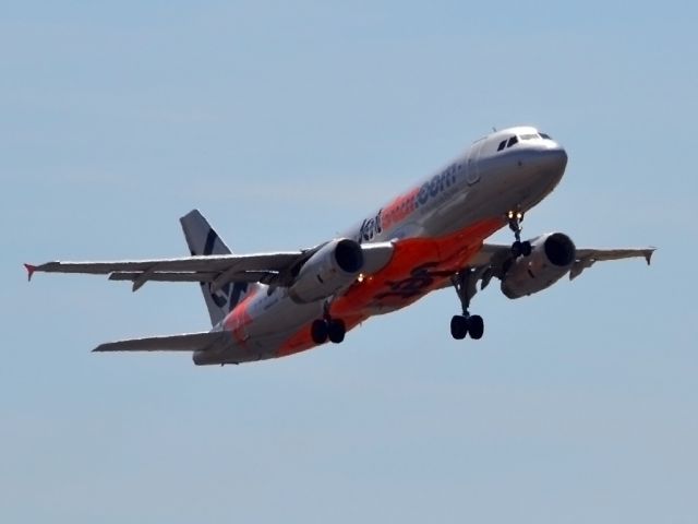 Airbus A320 (VH-VQE) - Getting airborne off runway 23. Wednesday 4th January 2012.