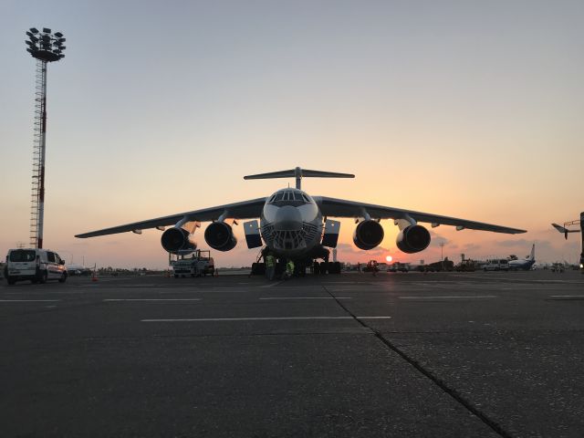 Ilyushin Il-76 (4K-AZ101) - Just a nice sunset 