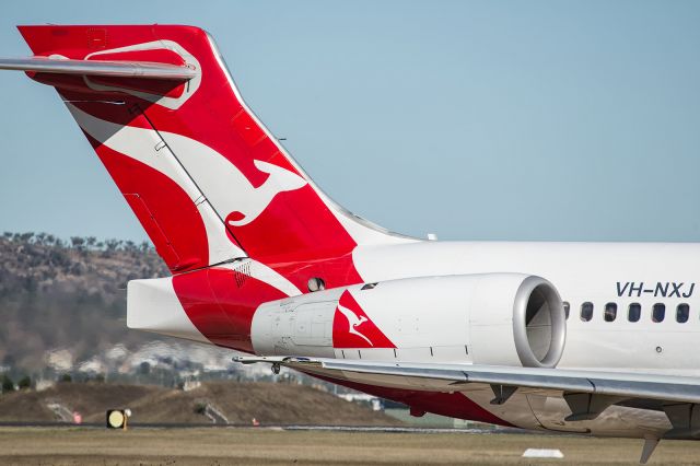 — — - QANTAS B717, taxies for take off.