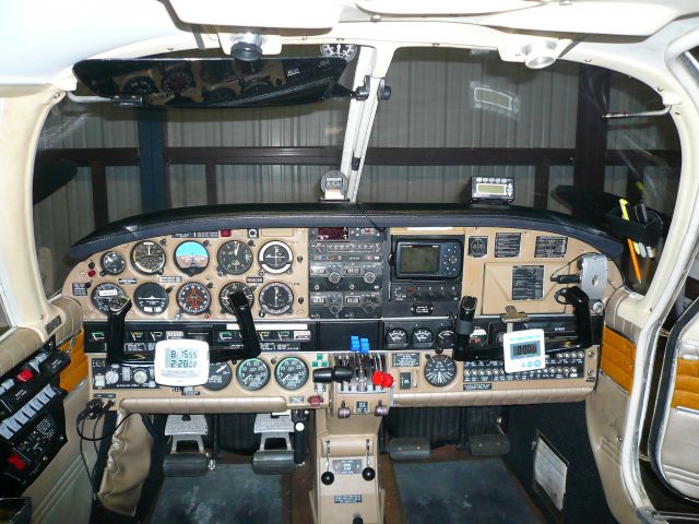 Piper Seneca (N590BB)