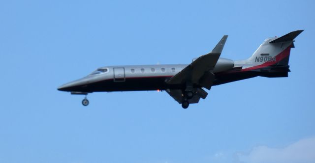 Learjet 31 (N90BA) - On final is this 1990 Learjet 31 from the WInter of 2020.