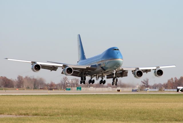 Boeing 747-200 (92-9000) - Air Force One, USAF VC-25, 92-9000/29000, cn 23825, arriving in Cleveland on 24R on 14 Nov 2013.