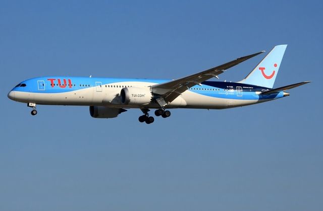 Boeing 787-9 Dreamliner (G-TUIN)