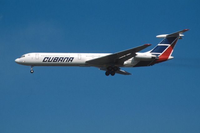 Ilyushin Il-62 (CUT1283) - Final Approach to Narita Intl Airport Rwy34L on 2003/03/04