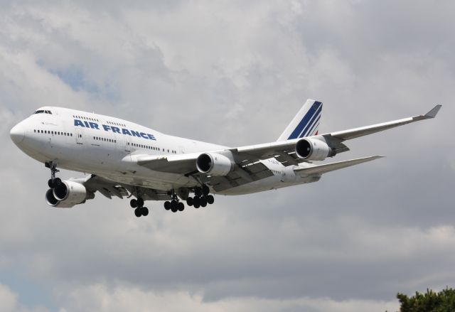 Boeing 747-400 (F-GEXB) - Arriving Runway#23 Lester B.Pearson Intl Airport,CYYZ/YYZ