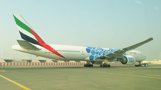 BOEING 777-300ER (A6-EGB)