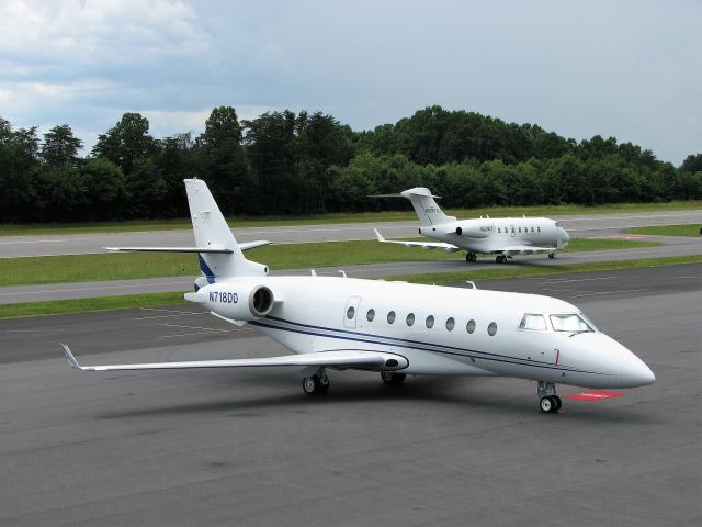GILES G-200 (N718DD)