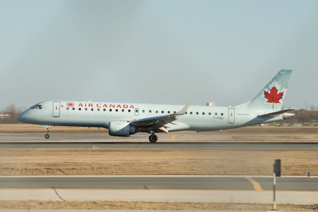 Embraer ERJ-190 (C-FNAI) - C-FNAI Air Canada Embraer ERJ-190AR landing at Pearson runway 05L