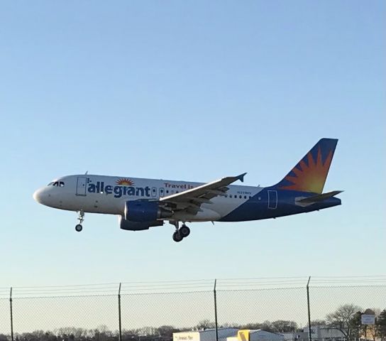 Airbus A319 (N311NV) - Runway 25 arrival! 4/6/23.
