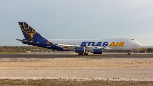 Boeing 747-400 (N496MC)