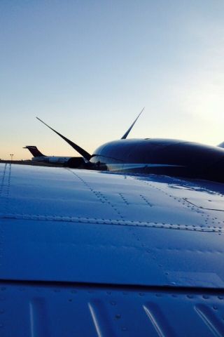 Beechcraft Super King Air 200 (N143DE) - Looking at the props. 