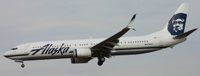 Boeing 737-900 (N479AS) - 10/9/15br /SEA to BWI