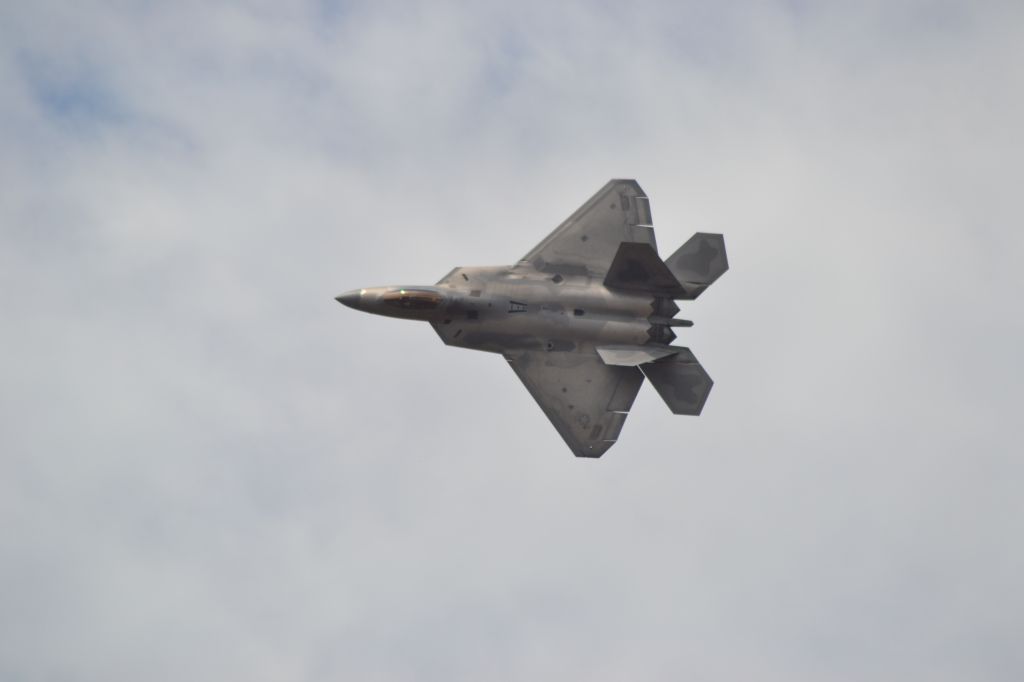 Lockheed F-22 Raptor (N05101) - US Air Force F-22 Raptor 05-101 conducting a fly-by at the Power on the Prairie Airshow - 2012 in Sioux Falls SD