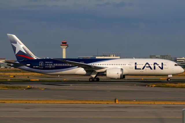 Boeing 787-9 Dreamliner (CC-BGA) - evening in Frankfurt