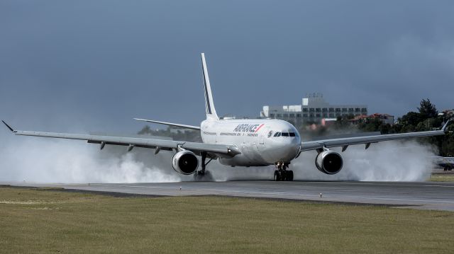 Airbus A330-200 (F-GZCM)